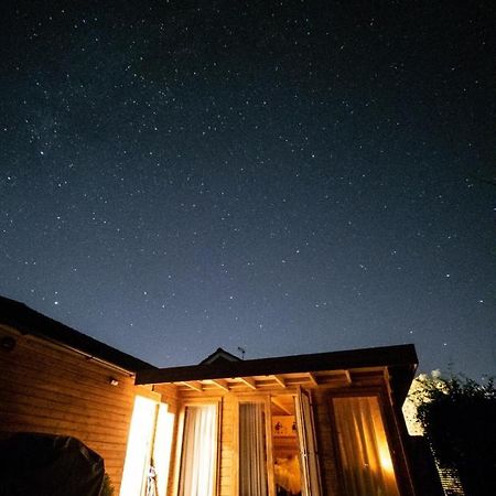 Villa Moors Wood Relaxing ,Tranquil Retreat With Hot Tub à Chippenham  Extérieur photo