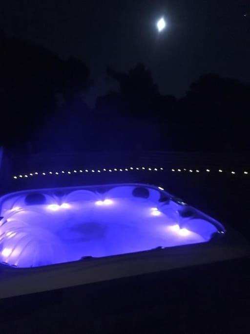 Villa Moors Wood Relaxing ,Tranquil Retreat With Hot Tub à Chippenham  Extérieur photo