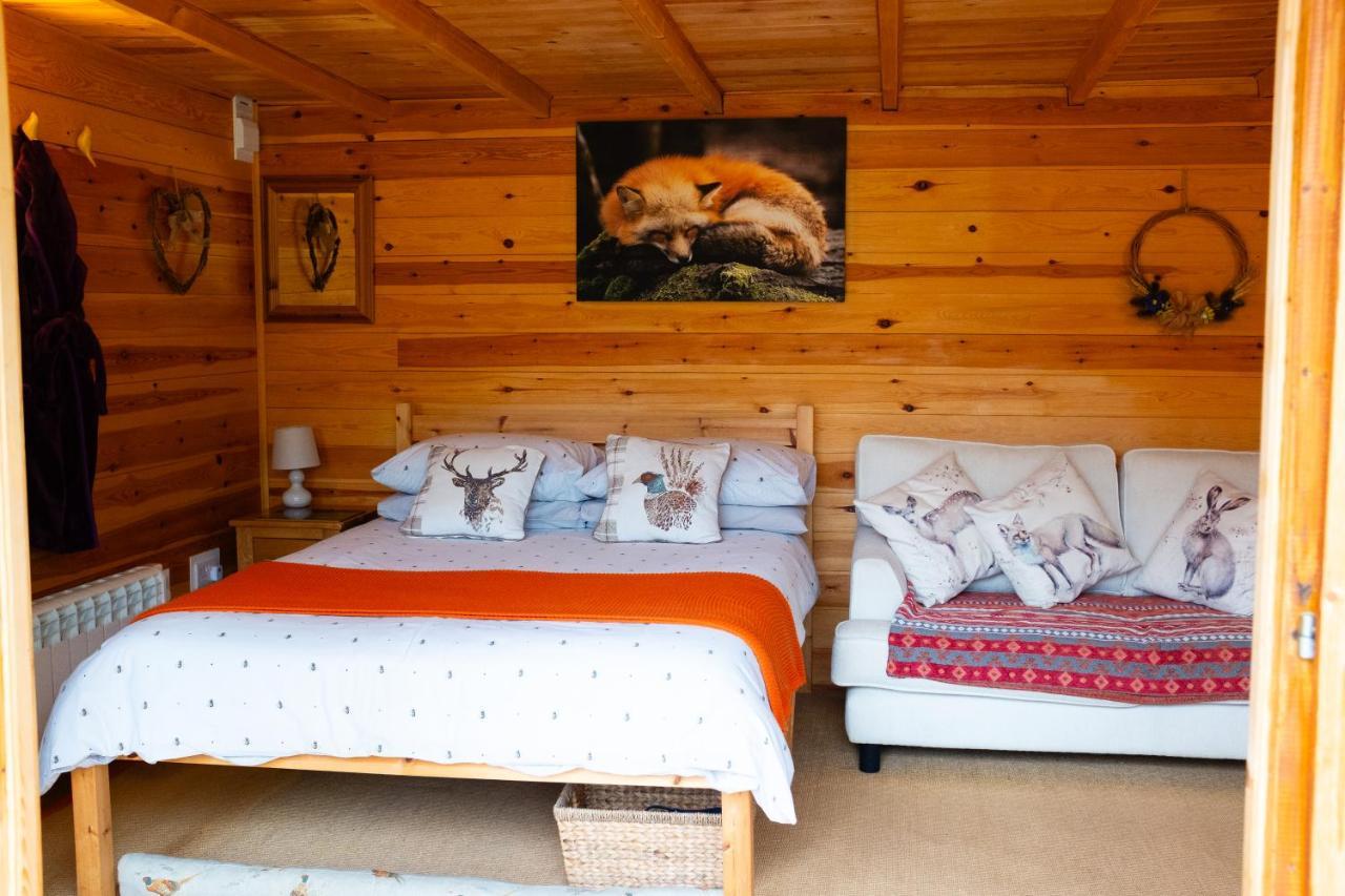 Villa Moors Wood Relaxing ,Tranquil Retreat With Hot Tub à Chippenham  Extérieur photo