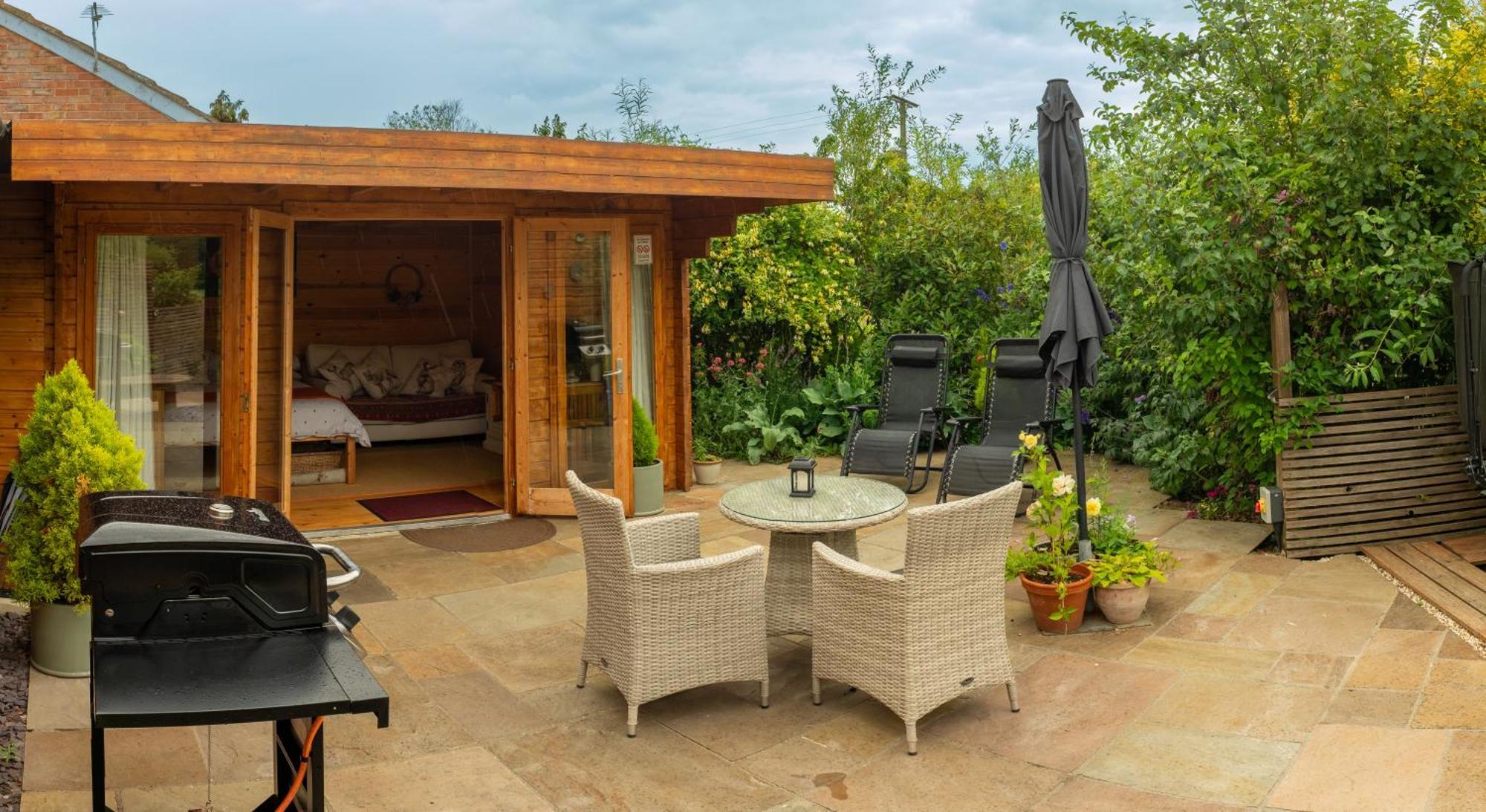 Villa Moors Wood Relaxing ,Tranquil Retreat With Hot Tub à Chippenham  Extérieur photo