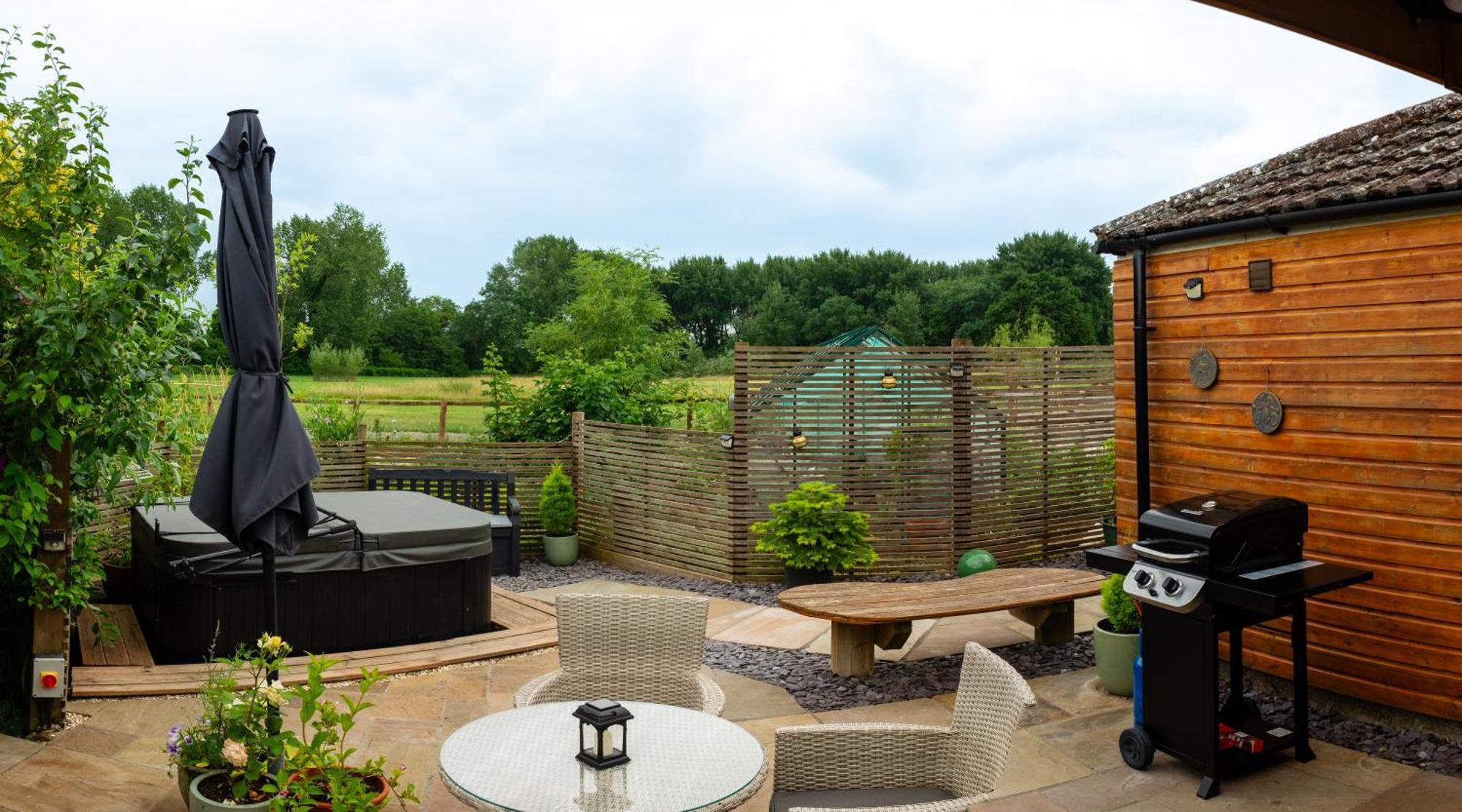 Villa Moors Wood Relaxing ,Tranquil Retreat With Hot Tub à Chippenham  Extérieur photo